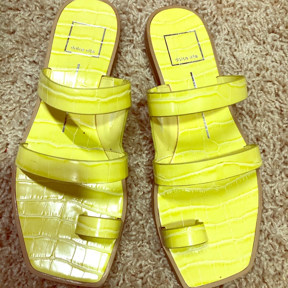Dolce Vita Citron croc Isala flat sandal